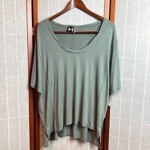 H By Bordeaux Womens Medium Dolman Sleeve Twist Crew Neck T-Shirt Sage Green